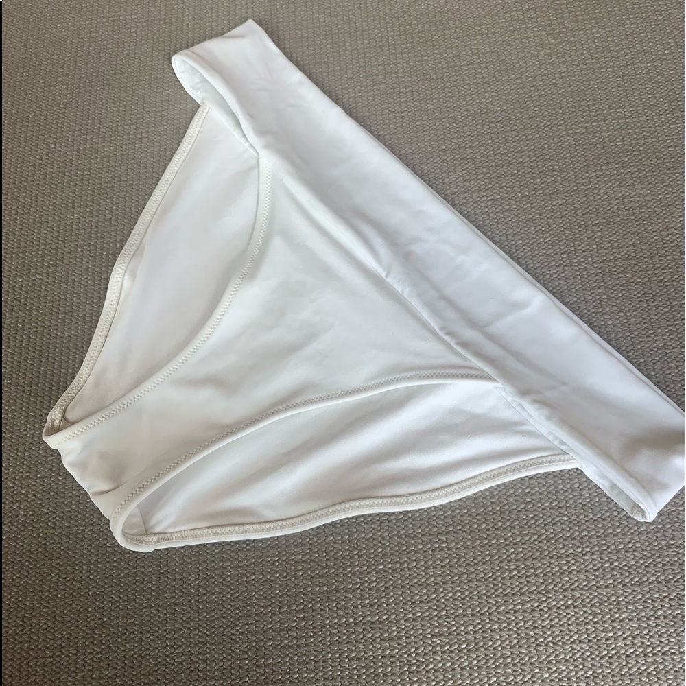 Victoria’s Secret white triangle bikini size L - Picture 2 of 5